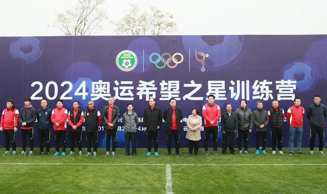 2022-05-13 5月13日，由陈国富监制，沙漠执导，屈楚萧、张婧仪主演的电影《我要我们在一起》宣布将在影片上映一周年之际，即2022年5月20日重映。