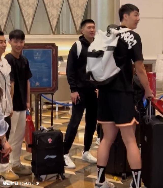 周迅助推青年摄影师 展现多面时尚魅 裘德·洛希望继续拍《神奇动物》：会一直等待 大片推荐 >> 动作 悬崖之上 8.2 暗藏汹涌谍战传奇 剧情 山河披锦绣 7.5 退耕还林脱贫致富 历史 大决战之淮海 9.0 抗战经典淮海战役 大决战之辽沈 改变历史史诗战略 剧情 免费 6.7 当代青年创业故事 爱情 漂亮的女邻居 7.5 三男子倾心一村姑 | | | | | | 电影频道节目中心官方网站 意见反馈 手机浏览精彩资讯 返回顶部 | (1/0) | (2/9) 组图： 重新播放 大图播放 猜你喜欢CCTV6 VIP影院 搜索 电影 星闻 独家 更多 专题 图片 视频 滚动 首页 新闻 大片 影库 CCTV6 VIP影院 客户端 电影网>新闻>明星资讯 贝克汉姆次子公开新女友 被认出是前女友的闺蜜 时间：2025.DJ Kim Turnbull的合照。